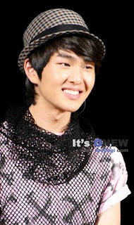 Korean Group Singer: Onew Leader of SHINee